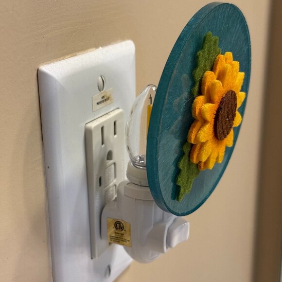 Sunflower Night Light Plug-In Nightlight Outlet Housewarming Gift Mother's Day - Picture 3 of 7